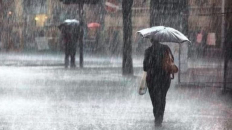 Moti- nxehtë, pastaj këtë ditë papritur bijnë temperaturat për 15 grad dhe fillojnë shirat