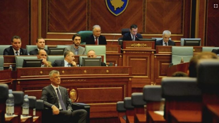 Analistët thonë se shkuarja në zgjedhje është opsion