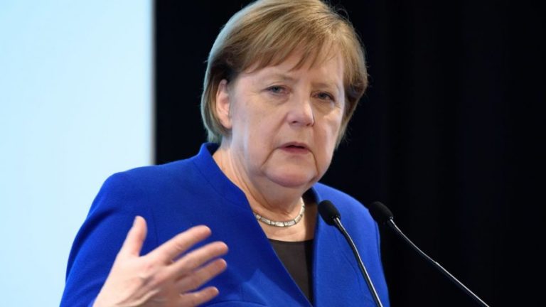 Muajin e ardhshëm në Berlin, Merkel pritet t’i prezantojë Vuçiqit “planin për Kosovën”
