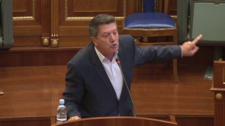 Milaim Zeka thotë se helmimi nuk u bë nga Serbia, por nga ata që duan ta ndalin Albin Kurtin