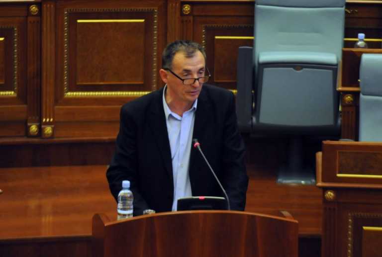 “Dy fjalë për Rron Gjinovcin”, Selmanaj: Kërko tjera shtigje për të rrëmyer diçka, lëre ministrin Likaj