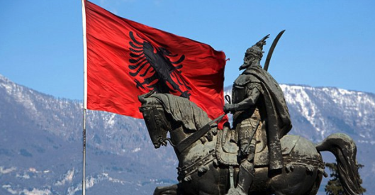 Tre nëntori, dita kur Skënderbeu la betejën e Nishit dhe u nis për në Krujë