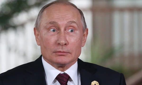 Zbulohet arsyeja pse Putini gjatë ecjes nuk e lëvizë krahun e djathtë