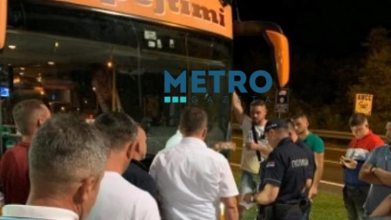 Sulmi i autobusit kosovar në Serbi: Policia del në vendin e ngjarjes, udhëtarët japin detajet e sulmit