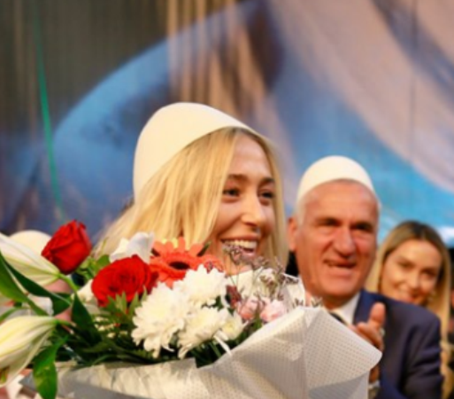 Gratë e Haradinajve morën vëmendjen në tubimin e AAK-PSD në Prishtinë