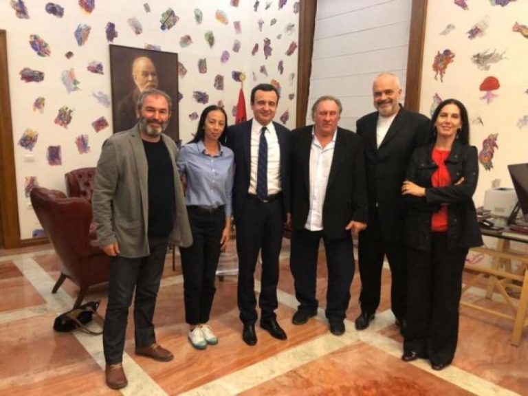 Mediat serbe: Aktori francez që u taku me Ramën e Kurtin po bën film për kryekriminelin e Ballkanit Millosheviq