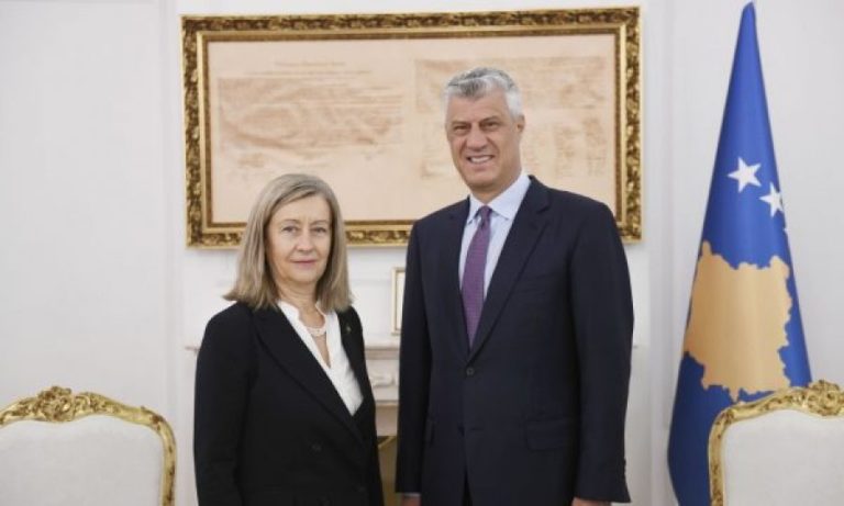Senatorja franceze që thotë se Kosovës duhet t’i liberalizohen vizat, takohet me Thaçin në Prishtinë
