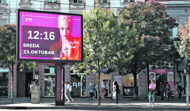 Çmenden serbët, i largojnë të gjitha reklamat e Rita Orës nga Beogradi