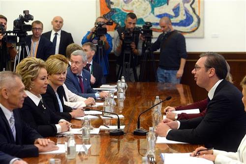 Pas zarfeve të helmuara, Vuçiq bën thirrje për të shmangur katastrofën