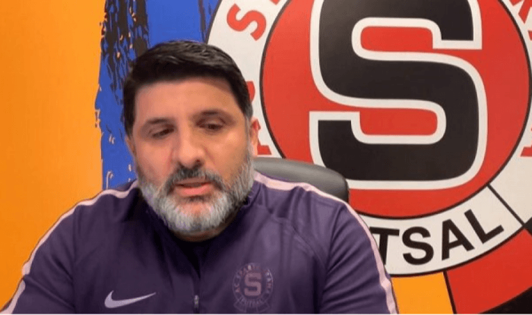 Trajneri kosovar që jeton në Çeki, i ndarë në dysh për përballjen e sotshme