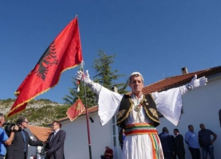 Mali i Zi e gjobiti për ngritjen e flamurit shqiptar, e pabesueshme ajo që bën shoqata Bjeshkatarëve “Rumia”