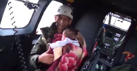 VIDEO më e bukur që do shihni sot, momenti kur forcat ushtarake shpëtojnë foshnjën disa muajshe