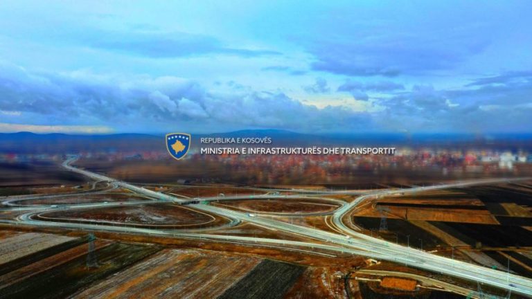 Ministri Lekaj, sot nënshkruan kontratat e para, në kuadër të projektit “Ndërtimi i rrugëve rajonale të Kosovës” financuar nga Banka Evropiane për Rindërtim dhe Zhvillim (BERZH)