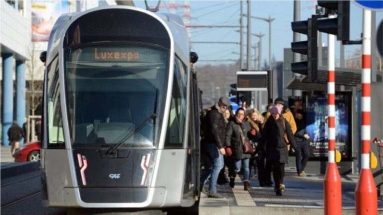 Udhëtimi me tren dhe autobus bëhet falas në këtë shtet evropian