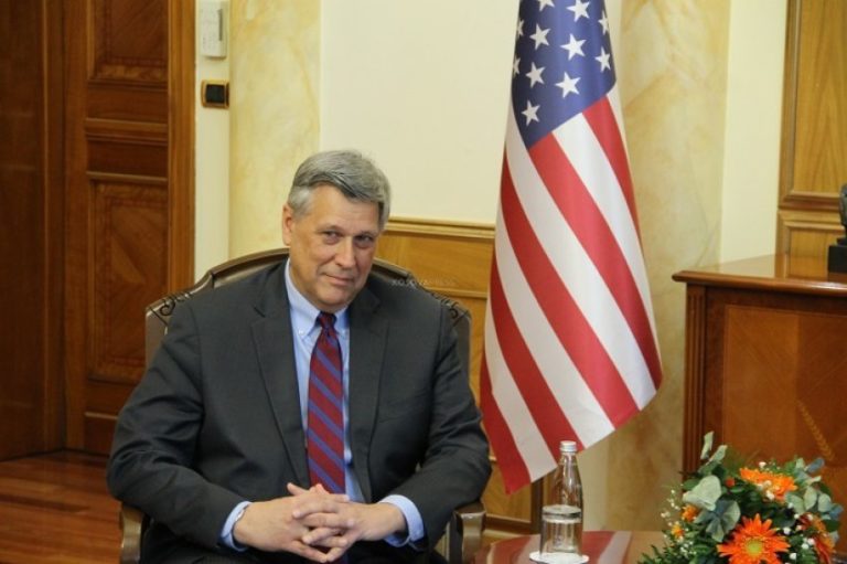 Ambasada amerikane uron kryetarin e ri të Kuvendit, inkurajon formim sa më të shpejtë të Qeverisë