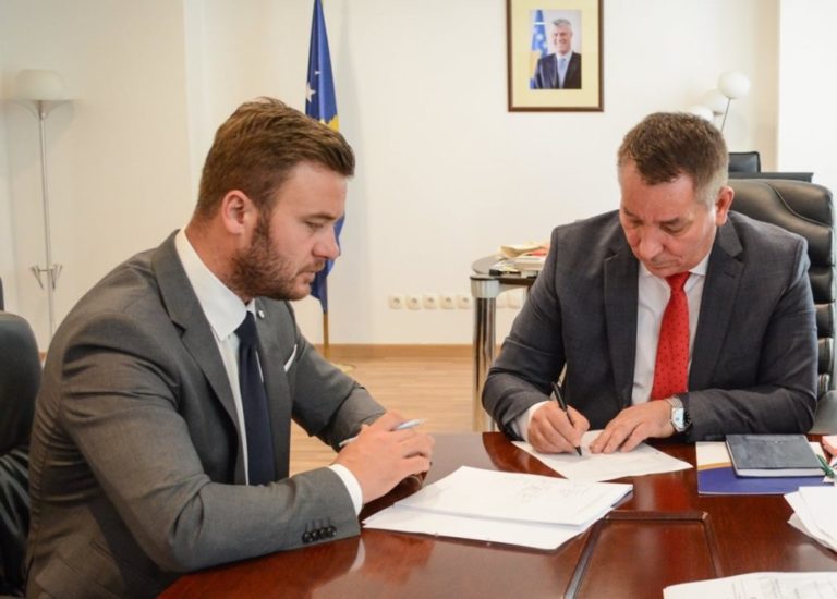 Dallaveret me ekzaminerët e arrestuar në MTI, i përfshirë sekretari Reçica dhe ministri Pal Lekaj