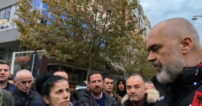 Nxori babanë nga spitali i Durrësit se pa në TV se do shembet, i vdes rrugës! Rama: Kriminelë…’shihni’ radion më mirë