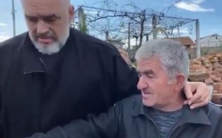 Burri i qahet Ramës se djali i tij po i bën tërmetin brenda duke bërë seks
