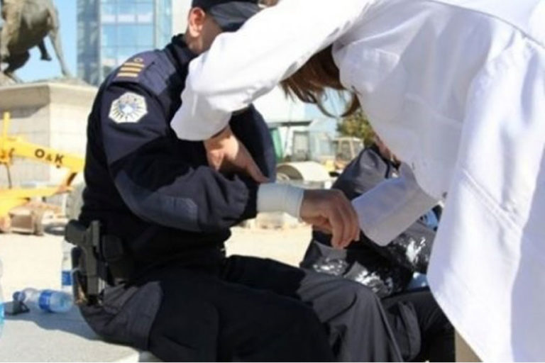 Ja cka iu bën policëve të Kosovës “trimi” nga Obiqi, policëve të Serbisë u rrinte gatitu