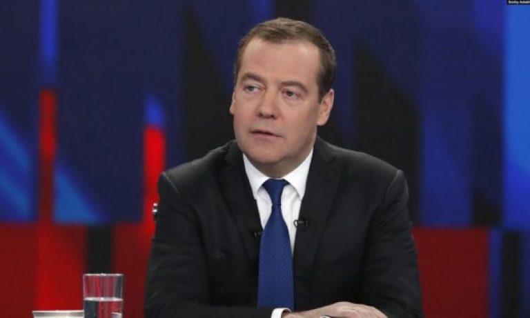 Jep dorëheqje kryeministri i Rusisë, Dmitry Medvedev