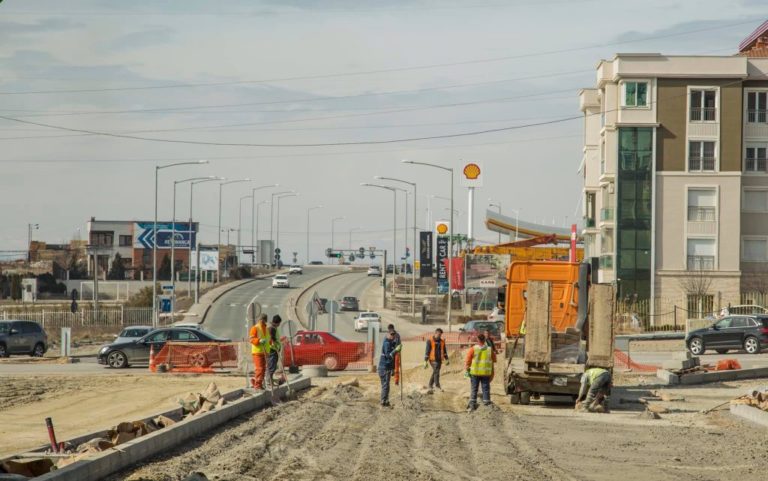 Frika nga ministri: Mbi 60 punëtorë e 20 makineri sot në Veternik që sa më parë të hapet qarkullimi