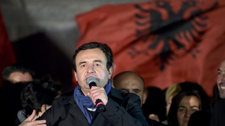 E zbulon analisti i njohur: Albin Kurti do ta ndaloj nënshkrimin e marrëveshjes Thaçi -Vuçiq për ndarje të Kosovës