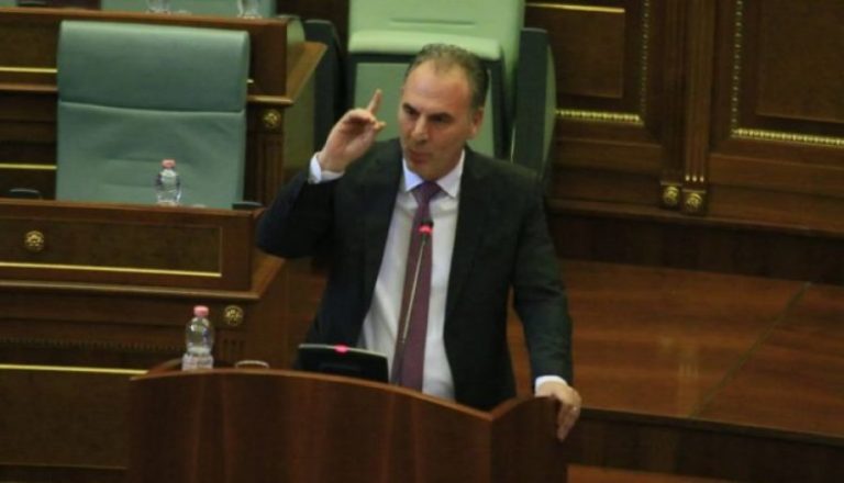 I vjen ‘goditja’ e rëndë: Ky është turpi i Fatmir Limajt në Kuvendin e Kosovës