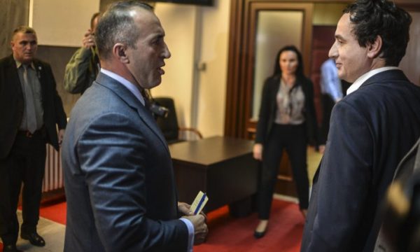 Haradinaj letër Kurtit: Mos ia heq taksën shtetit që të rrahu e torturoi