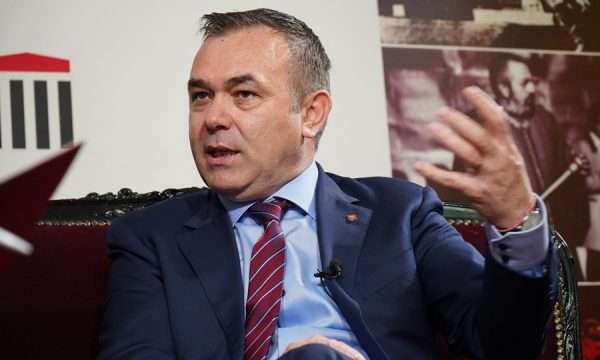 Selimi i drejtohet Hotit: A po e dini pse po shkoni në bisedime me Vuçiqin?