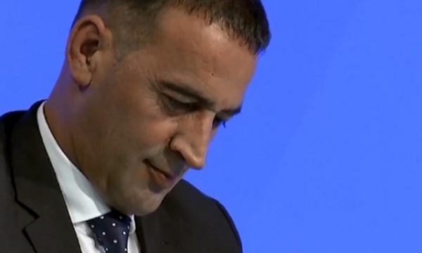 Kështu duket Daut Haradinaj tani që ka mbjellë flokët