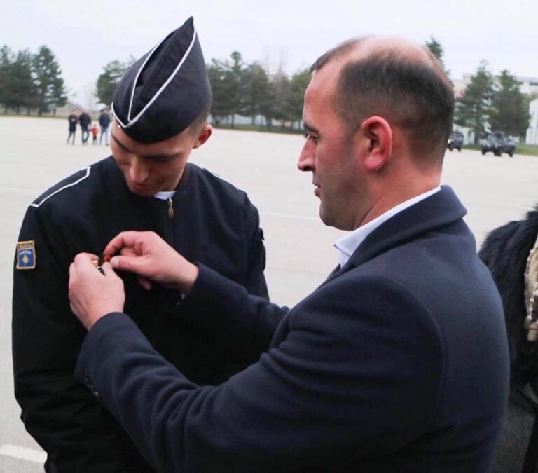 Diplomon Luani, biri i Shkëlzen Haradinajt