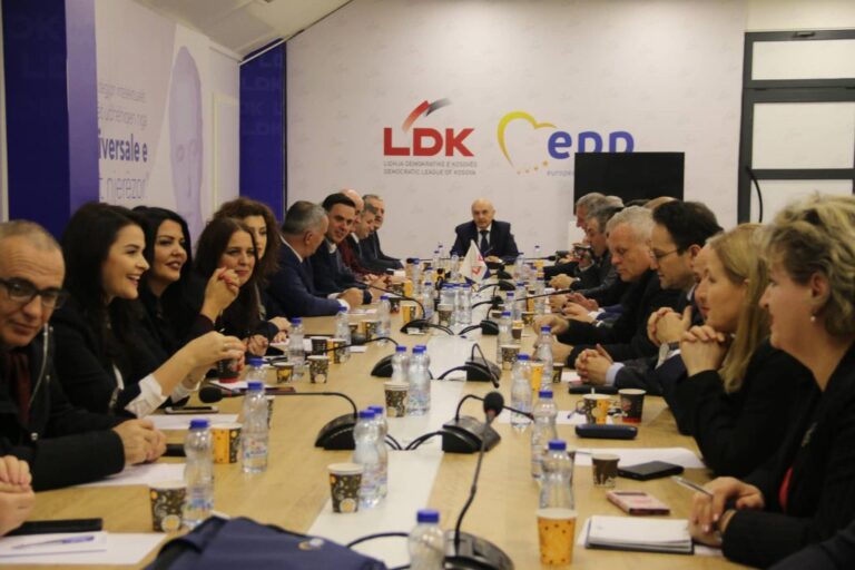 Edhe deputeti i tretë i LDK’së nuk e garanton votën për qeverinë Hoti