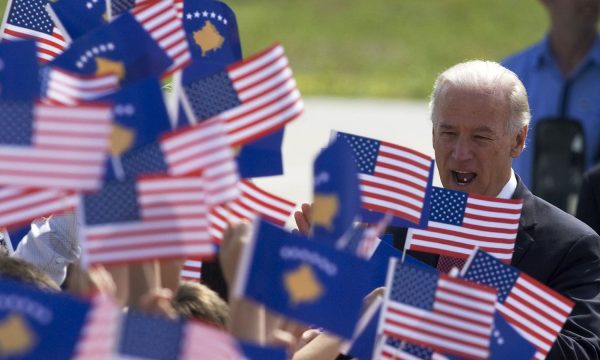Joe Biden e siguron numrin e delegatëve, nominohet zyrtarisht kandidat për president të ShBA-së