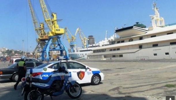 Policët në Durrës i gjejnë 1 milion euro gjatë një kontrolle rutinore!