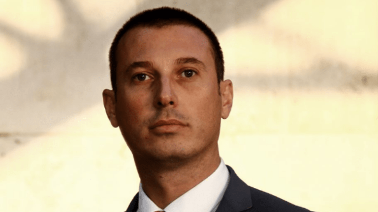Profesori universitar kërkon themelimin e një tribunali për gjykimin e krimeve serbe në Kosovë