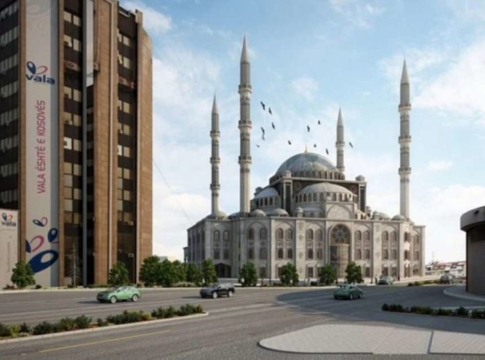 Përplasjes midis protestuesve për xhaminë: “Shkoni te kisha serbe!”, “Talebanë!…”