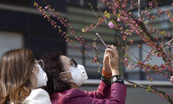 Ekspertët e kontrollit të pandemisë: Këtë lloj maske më mirë mos e vendosni, nuk ju mbron as 1 për qind