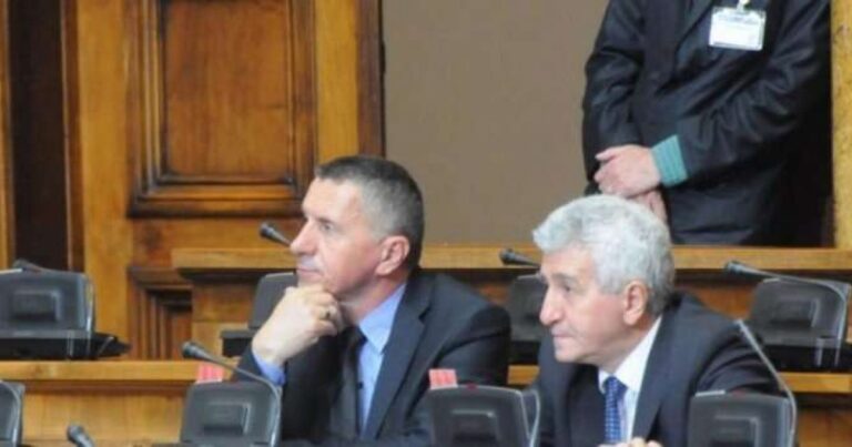 Kamberi: As Daçiqi e as Vuçiqi nuk mund të ma ndalin fjalën në parlamentin e Serbisë