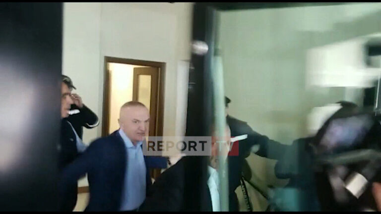 ‘Përjashta,përjashta, Iegena’, Ilir Meta nuk përmbahet, një President që nuk e keni parë kurrë