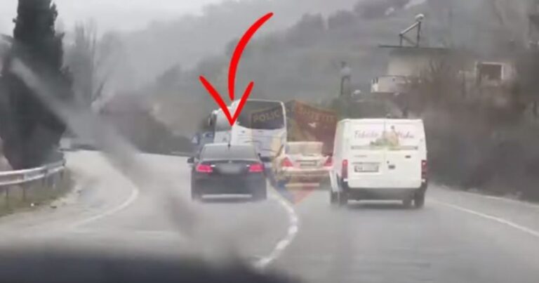 I “forti’ me “Benz” i dha gaz pa pyetur kë kishte mbrapa, por në fund gjithçka mbaron keq për te