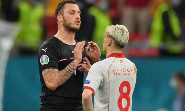 UEFA nis hetim ndaj Arnautovicit për fyerjet ndaj Alioskit, serbi i Austrisë rrezikon të përjashtohet nga Euro