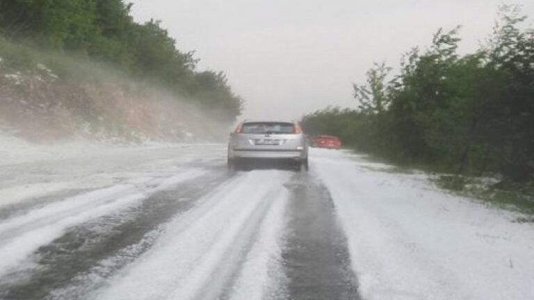 Skena të pabesueshme pranë Sarajevës – rrugët u mbuluan nga akulli, sikur të ishte janari