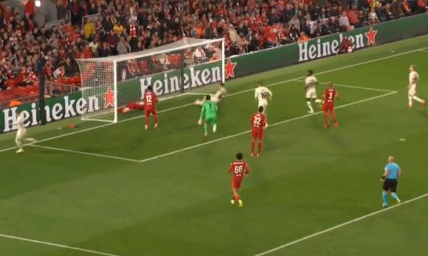 Milan shokon Liverpoolin me dy gola të shpejtë, Salah humbi penalltinë