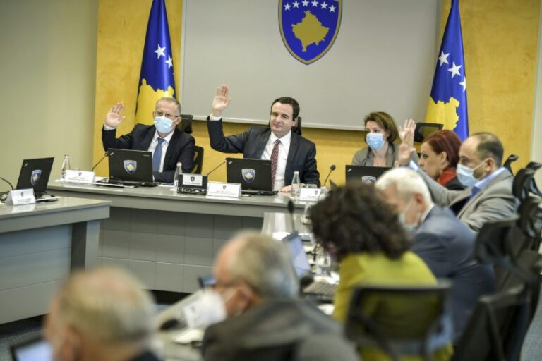 Qeveria miraton masat e reja kundër COVID-19 në Kosovë