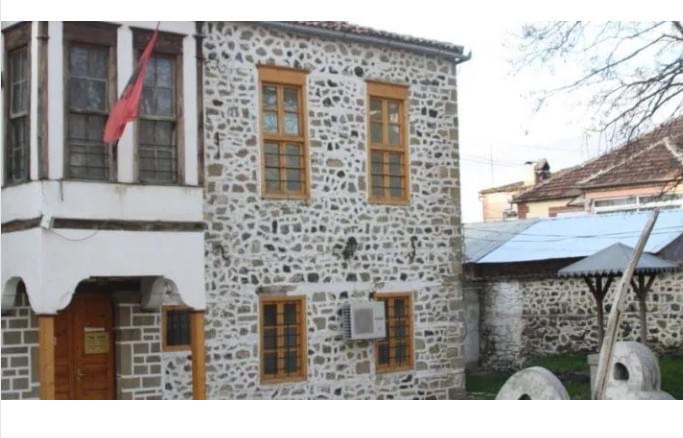 Pse nuk lejohen shkollat në gjuhën shqipe në Greqi e Turqi