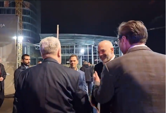 Rama takim miqësor me Vuçiç, tryezës i bashkohet kryeministri i Malit të Zi (VIDEO)