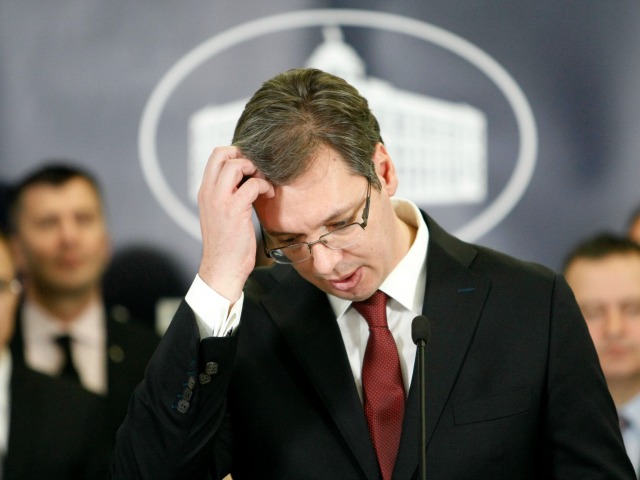Dikush “i heqi kabllot nga rryma”, fjalimi i Vuçiqit u ndërpre gjatë një transmetimi televiziv