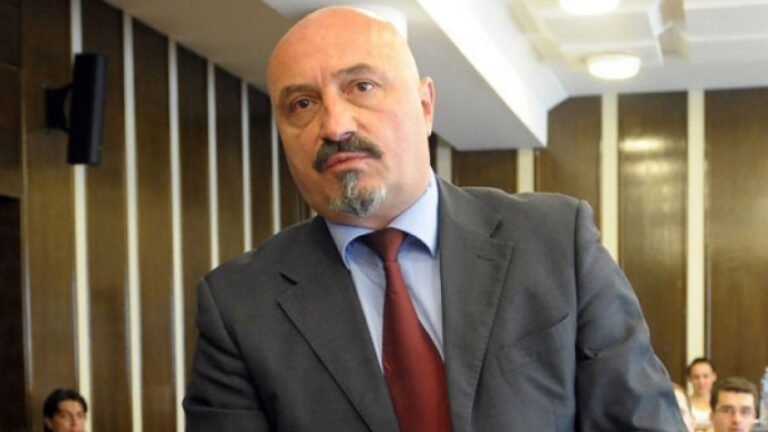 Avokati serb tregon pse po e braktisin avokatët në Hagë Hashim Thaçin – publikon dy arsye