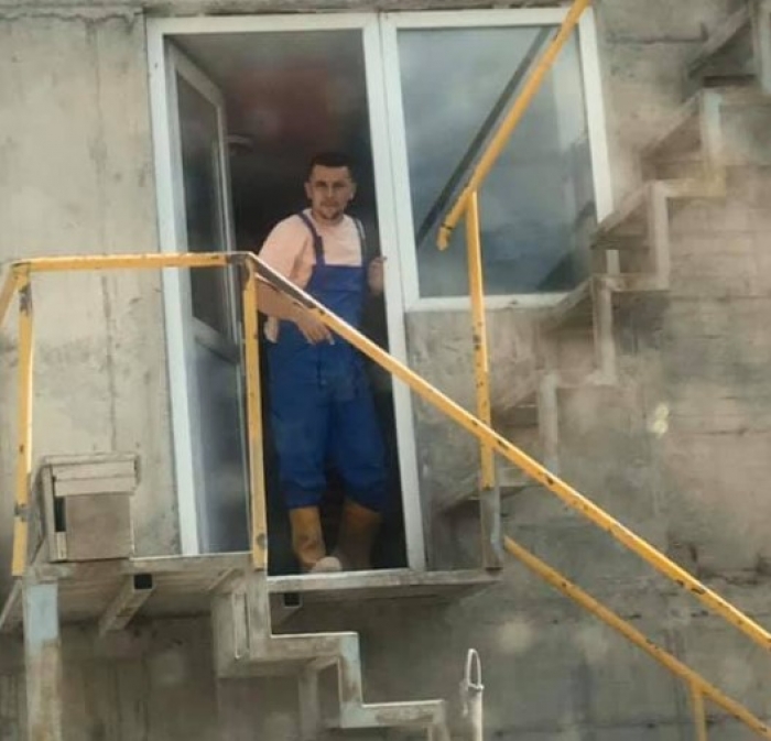Djali i ish-ministrit shqiptar punon në ndërtimtari: Po e përjeton si çdo i ri sesa vështirë fitohet rroga