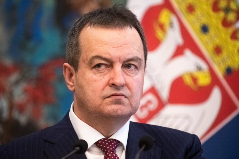 “Kosova të ndërrojë emrin”, këshilltari i Konjufcës i kundërpërgjigjet Daçiqit